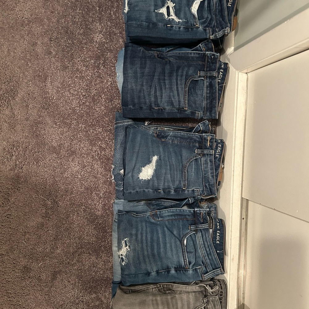 Woman’s lot!! American Eagle jeans size six.